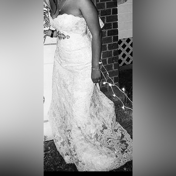 Wedding dress for sale. Includes veil and crown. - Picture 8 of 8